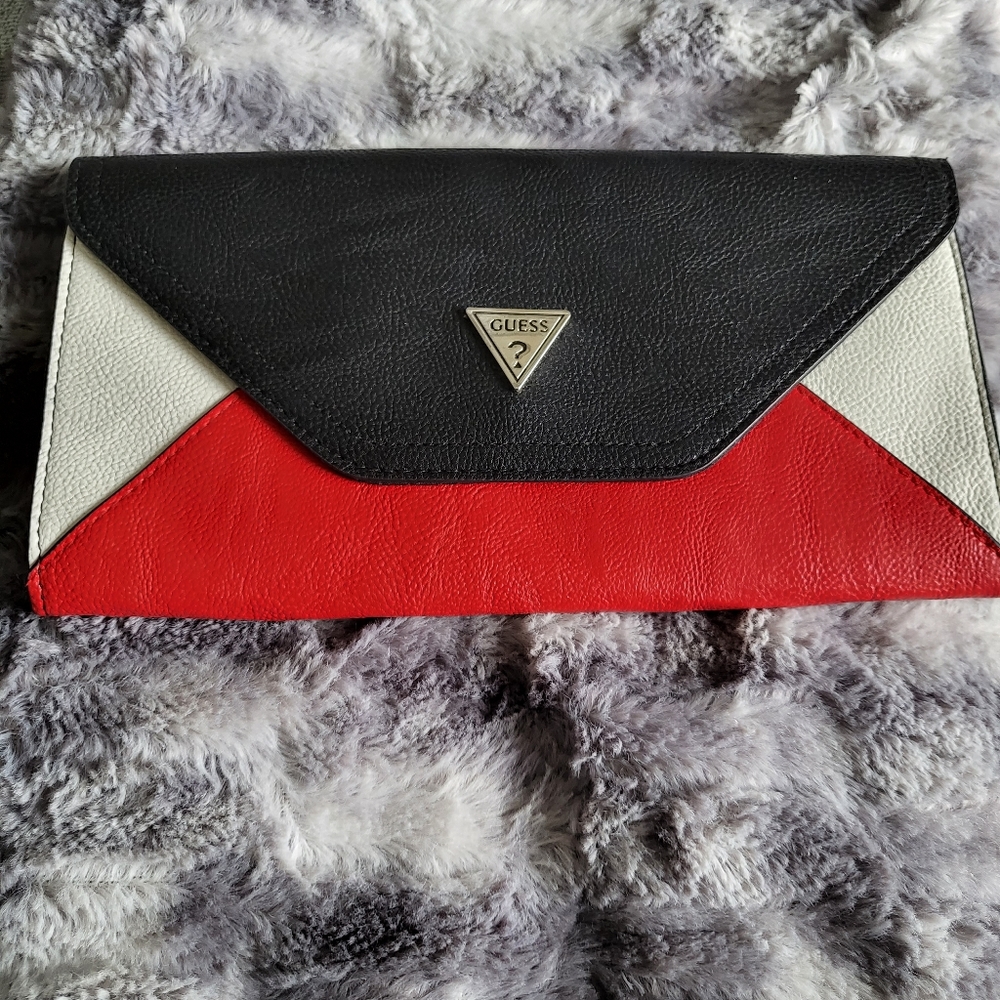Guess clutch